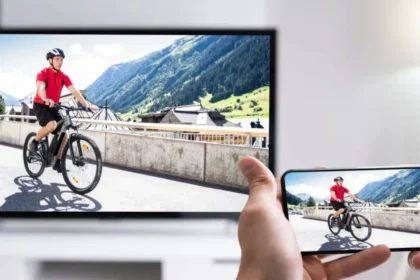 Regarder la TV en direct sur mobile : Les meilleures applications pour regarder de n'importe où